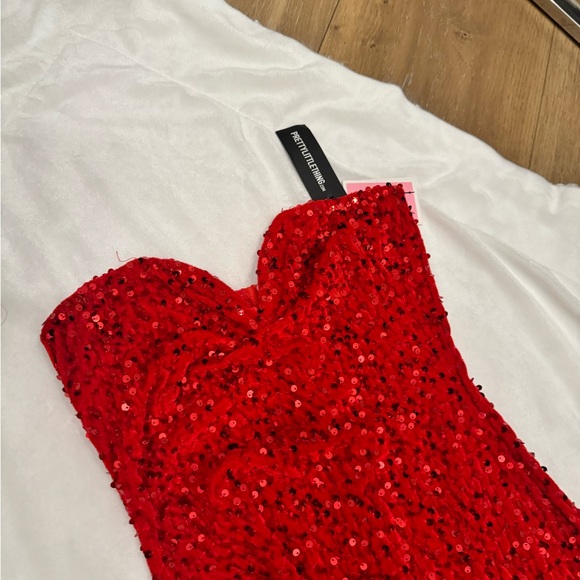 Red sexy fictional character costume dress - Picture 5 of 8